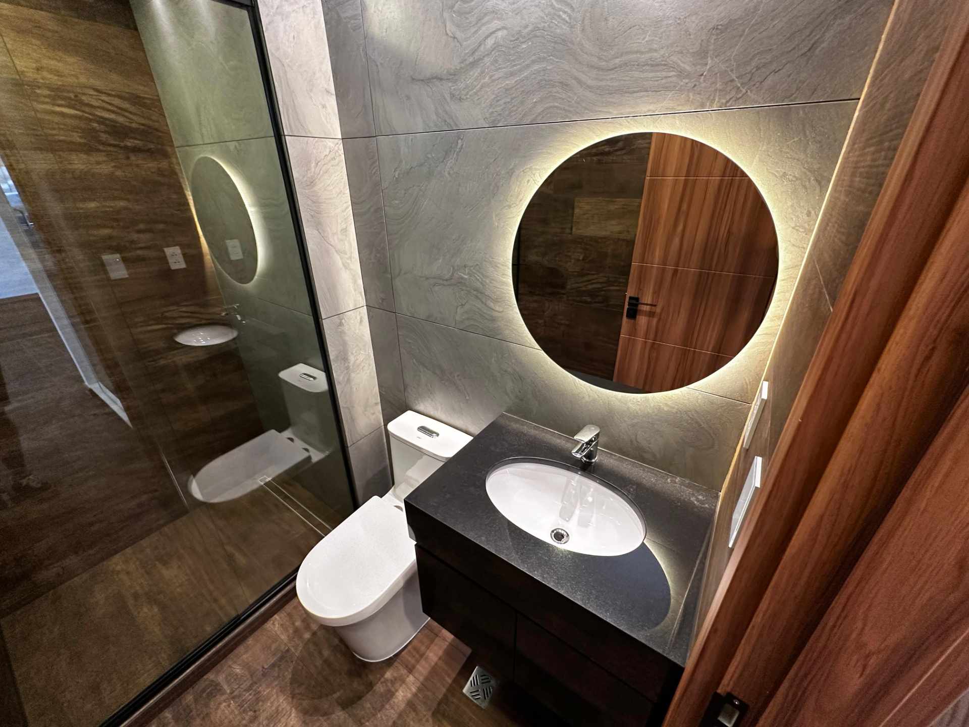 Departamento en Sirari en Santa Cruz de la Sierra 1 dormitorios 1 baños  Foto 9