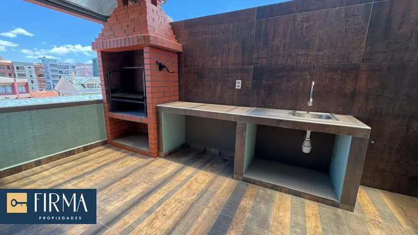 Casa en Achumani en La Paz 4 dormitorios 6 baños 3 parqueos Foto 1