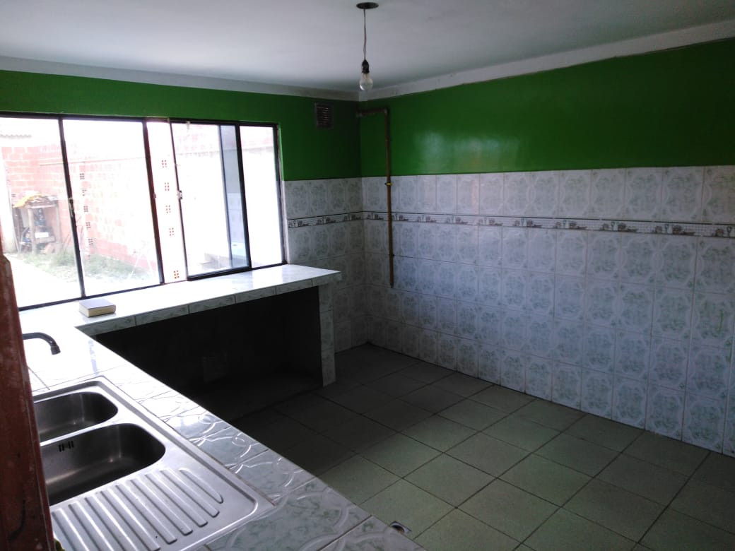 Casa en Vino Tinto en El Alto 5 dormitorios 2 baños 4 parqueos Foto 1