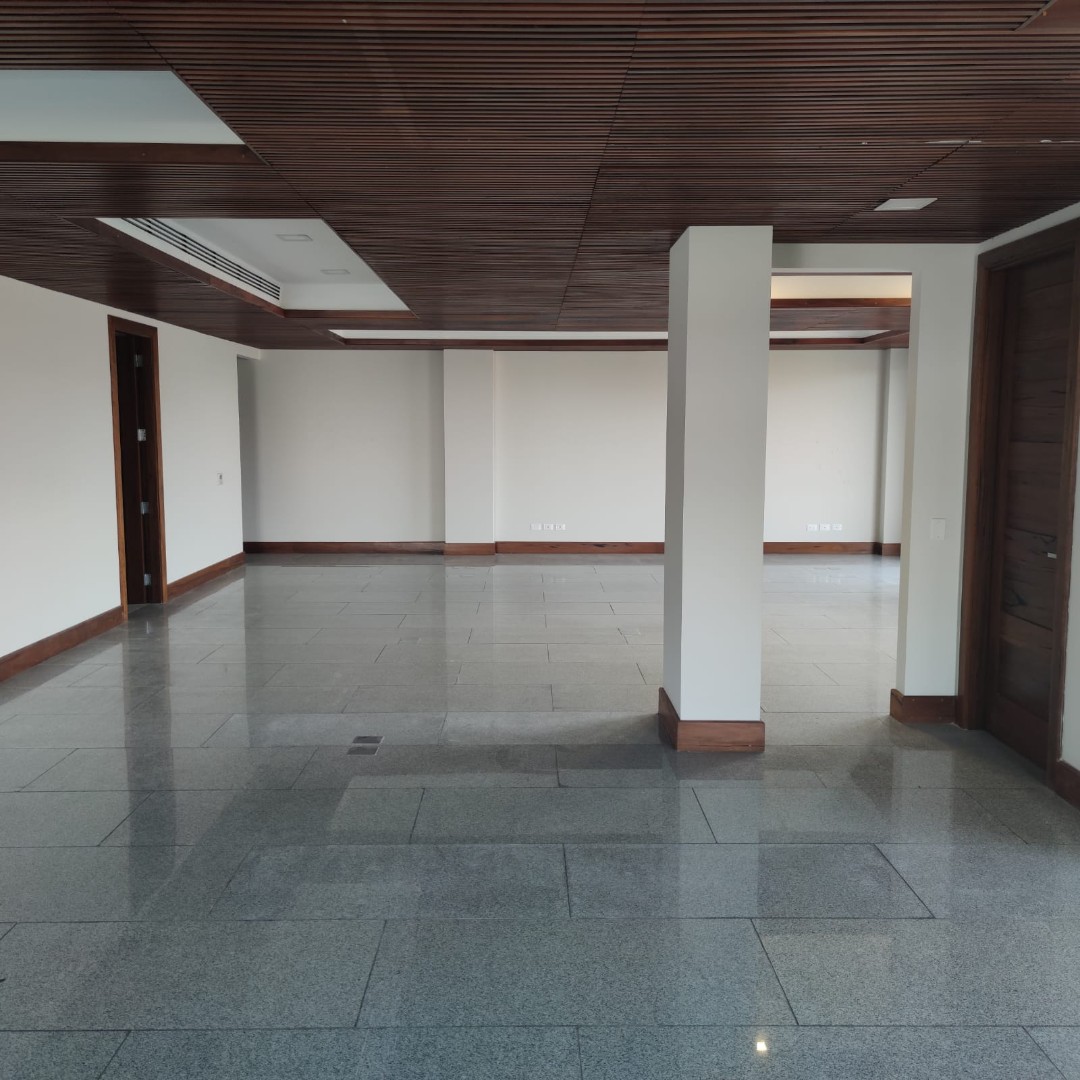 Oficina en AlquilerEQUIPETROL CALLE LOS LIRIOS ESQUINA FLAMBOYANOS 10 dormitorios 6 baños  Foto 2