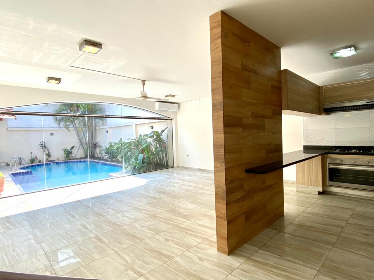 Casa en VentaBarrio Urbarí, Av. Piraí calle Baracea Foto 4