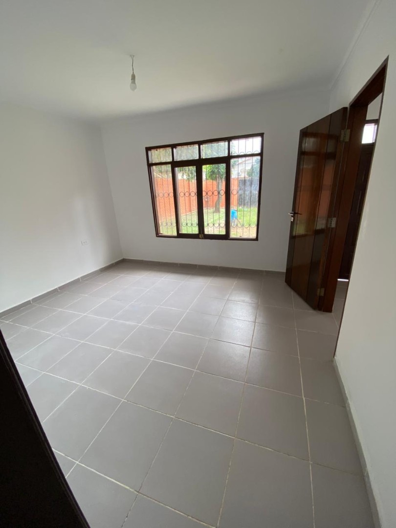 Casa AV. BANZER 6TO ANILLO Foto 5