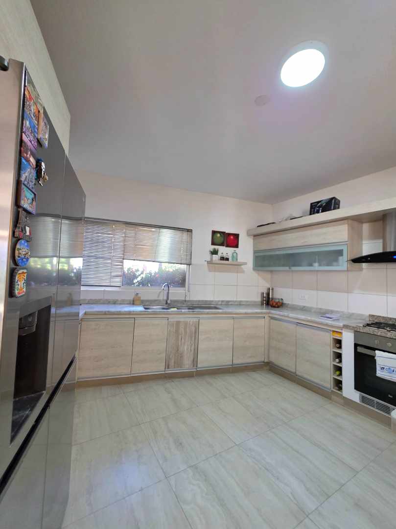 Casa en Entre 5to y 6to anillo Norte en Santa Cruz de la Sierra 3 dormitorios 5 baños 3 parqueos Foto 18