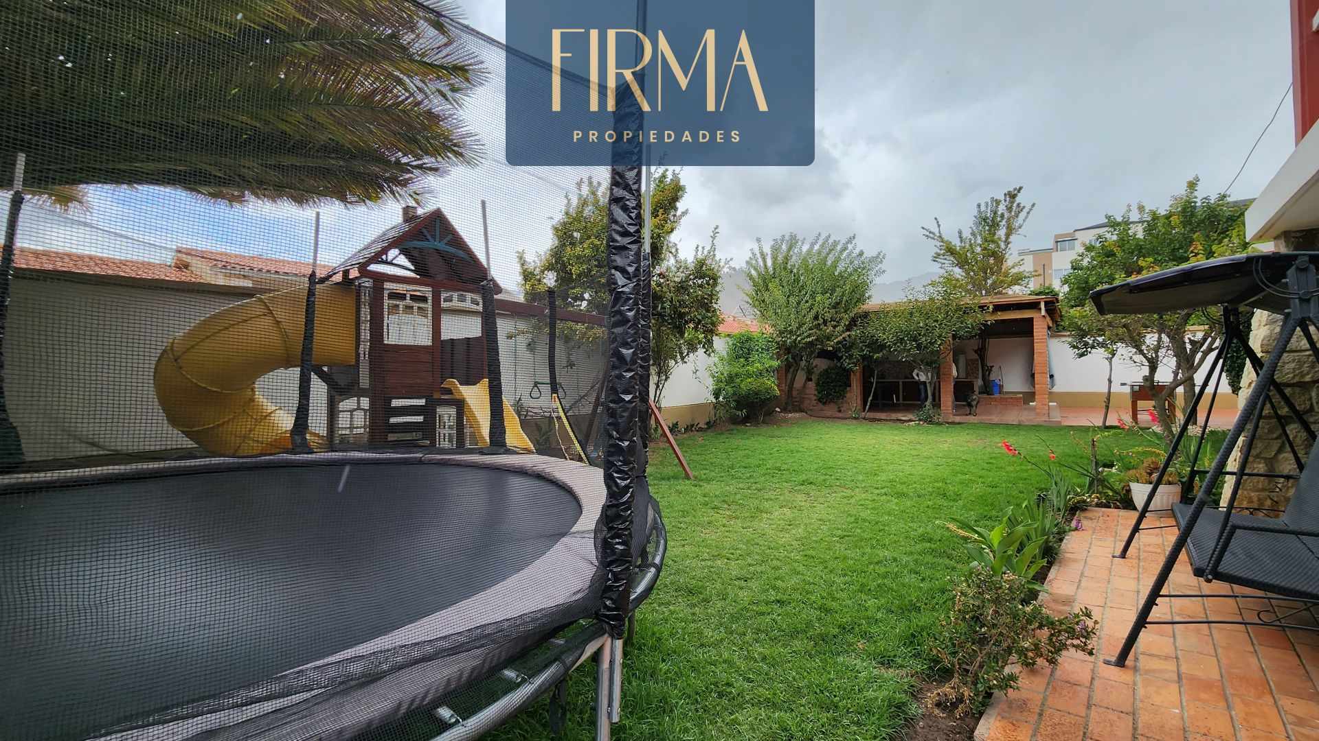 Casa en VentaIRPAVI (INICIO) 4 dormitorios 5 baños 5 parqueos Foto 1