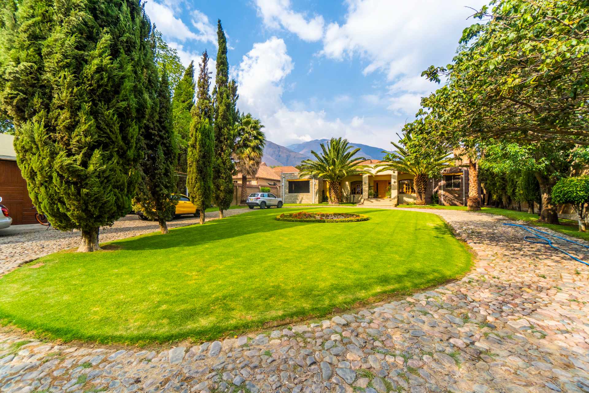 Casa en VentaFABULOSA PROPIEDAD E VENTA ZOBRE CALLE CARACOL ZONA TROJES Foto 14