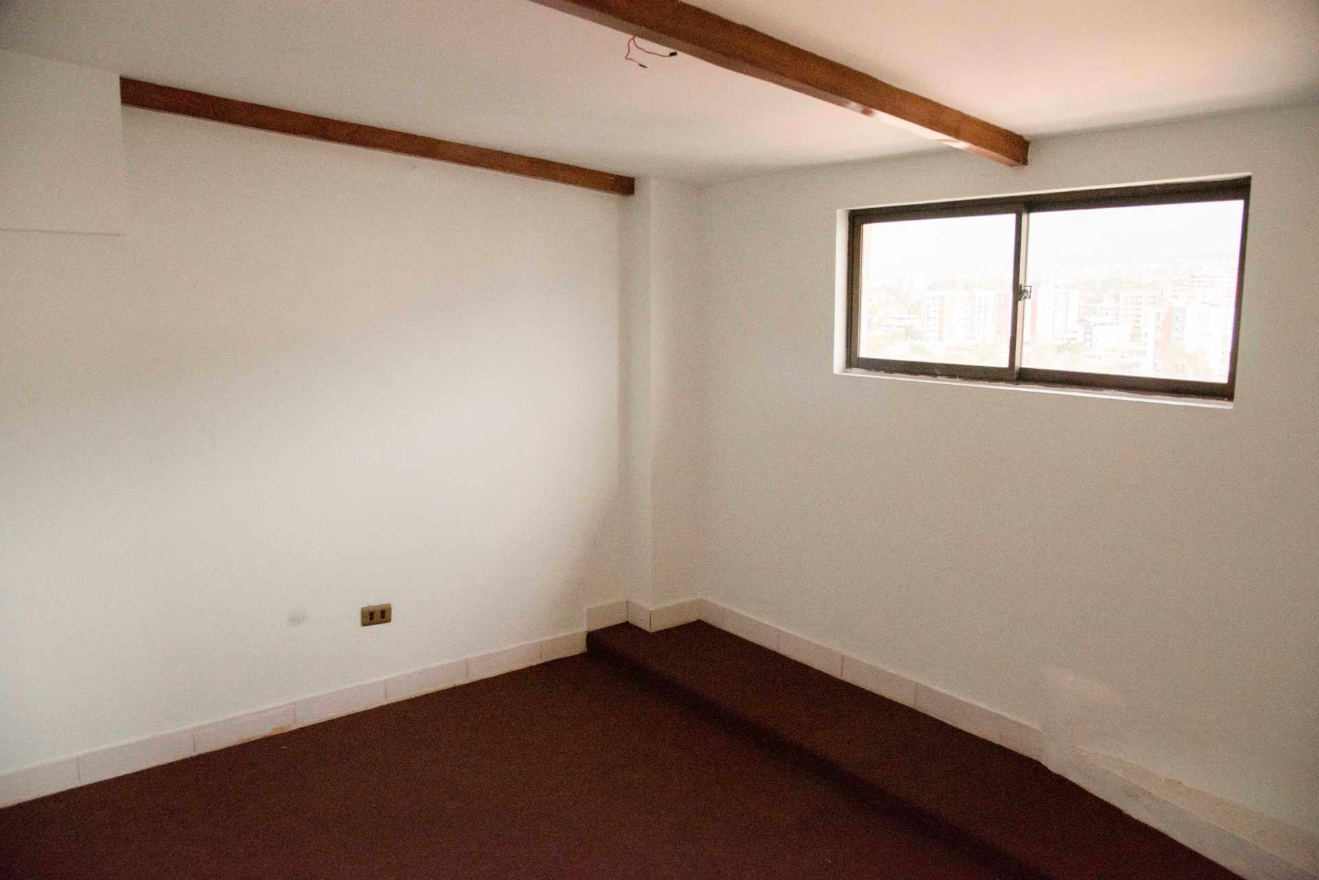 Departamento en Cala Cala en Cochabamba 4 dormitorios 5 baños 1 parqueos Foto 2