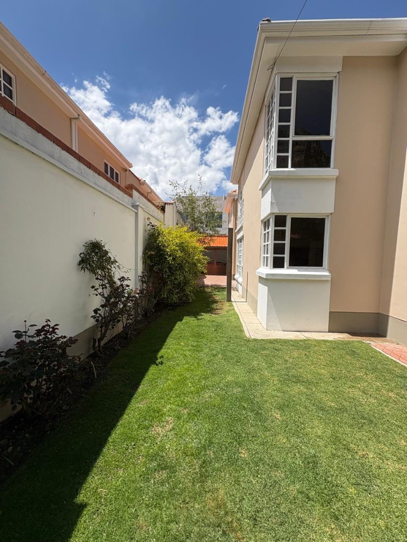 Casa en AlquilerBonita Casa en Alquiler
3 dormitorios, Achumani Foto 10