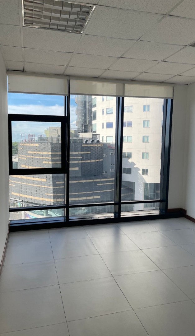 Oficina en Sirari en Santa Cruz de la Sierra 2 dormitorios 2 baños 3 parqueos Foto 3