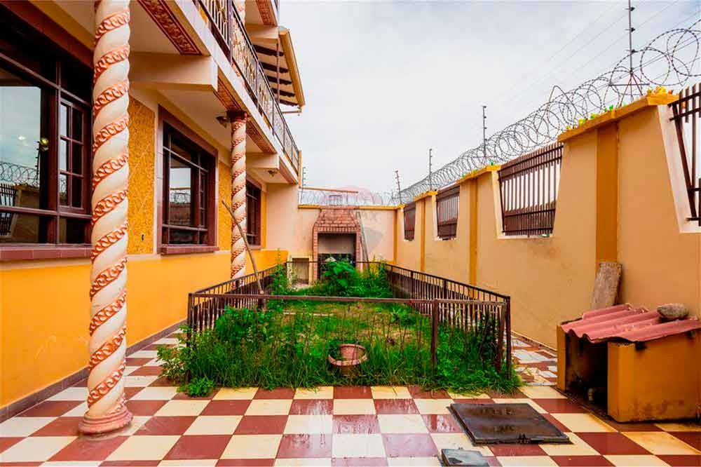 Casa en Sacaba en Cochabamba 12 dormitorios 5 baños 3 parqueos Foto 15