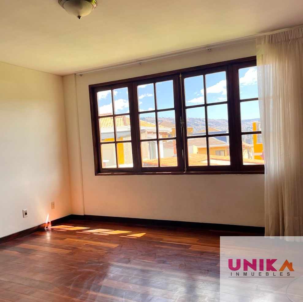 Casa en Alquiler🏡 AMPLIA Y HERMOSA CASA EN ALQUILER, AUQUISAMAÑA.  3 dormitorios 3 baños 3 parqueos Foto 24