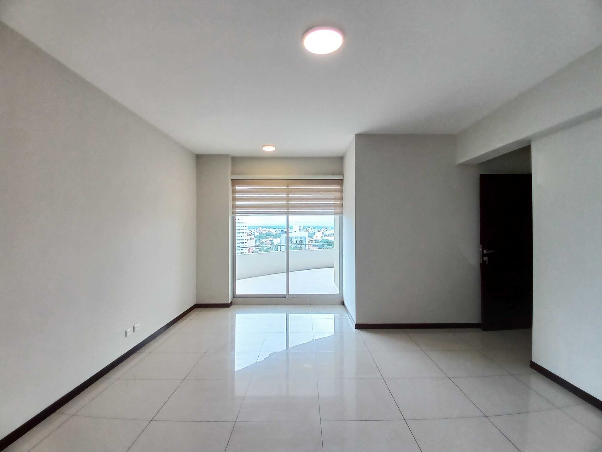 Departamento en AlquilerCOND. CURUPAU SOBRE AV. PARAGUA CASI 2º ANILLO 4 dormitorios 4 baños 1 parqueos Foto 4