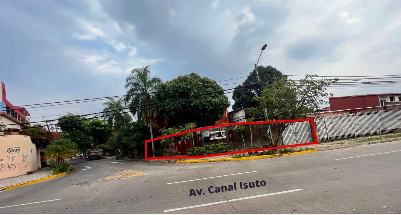 Terreno en VentaAv. La Salle - Canal Isuto entre 3er y 4to anillo Foto 4