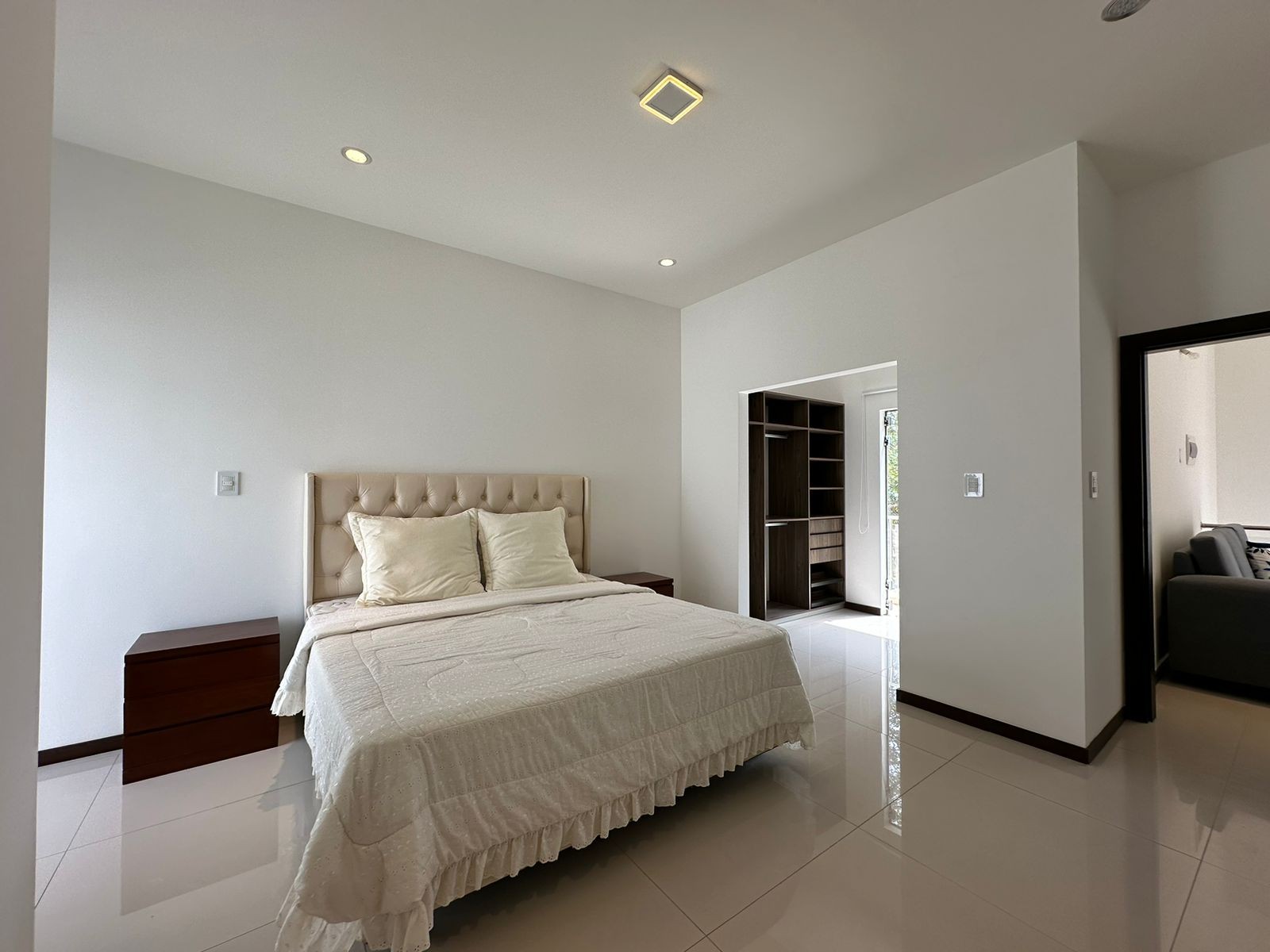 Casa en Entre 8vo y 9no anillo Norte en Santa Cruz de la Sierra 2 dormitorios 4 baños 2 parqueos Foto 4