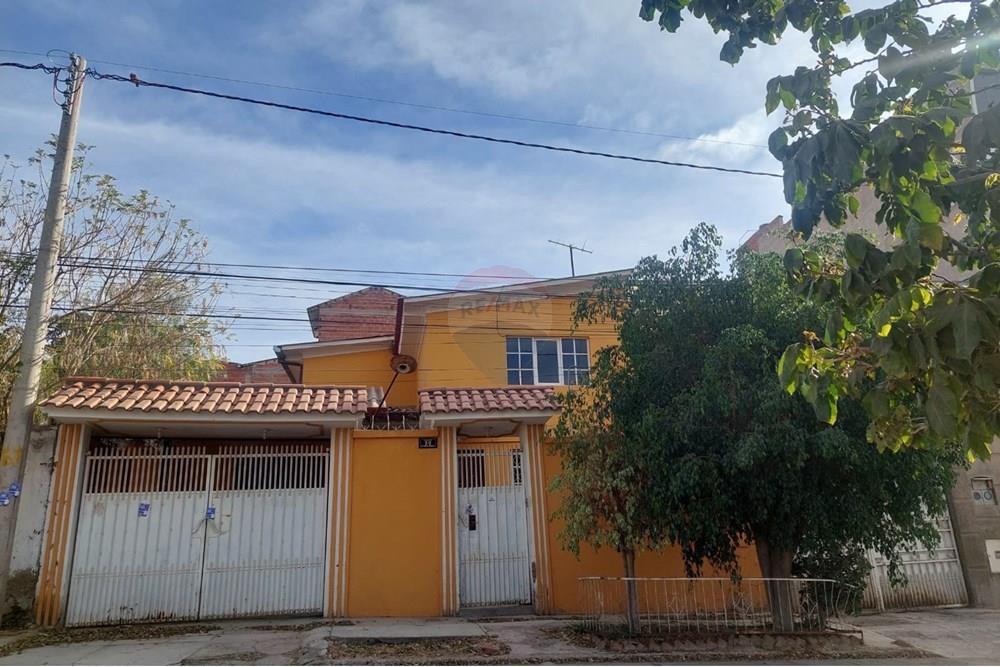 Casa en VentaCASA EN VENTA PACATA ALTA  3 dormitorios 3 baños 2 parqueos Foto 1