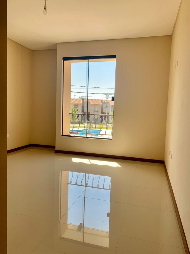 Casa en VentaCondominio Colonial Norte. Av. Bánzer km 8 1/2, atrás del Colegio Cambridge 3 dormitorios 3 baños 4 parqueos Foto 10