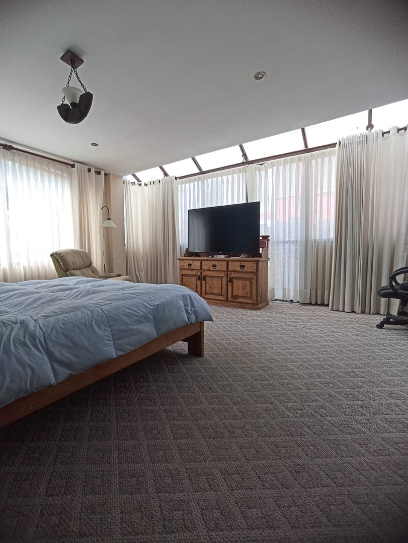 Casa en Irpavi en La Paz 4 dormitorios 5 baños 3 parqueos Foto 7