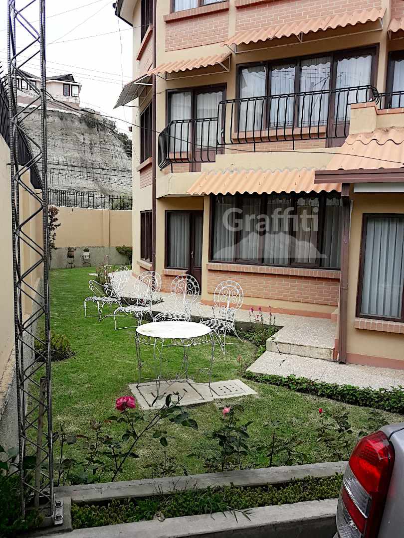 Casa en Achumani en La Paz 8 dormitorios 5 baños 2 parqueos Foto 5