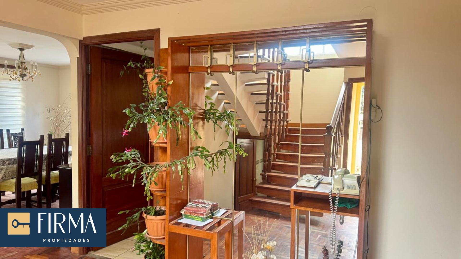 Casa en VentaCASA EN VENTA, ACHUMANI BAJO CALLE 17 4 dormitorios 4 baños 2 parqueos Foto 12