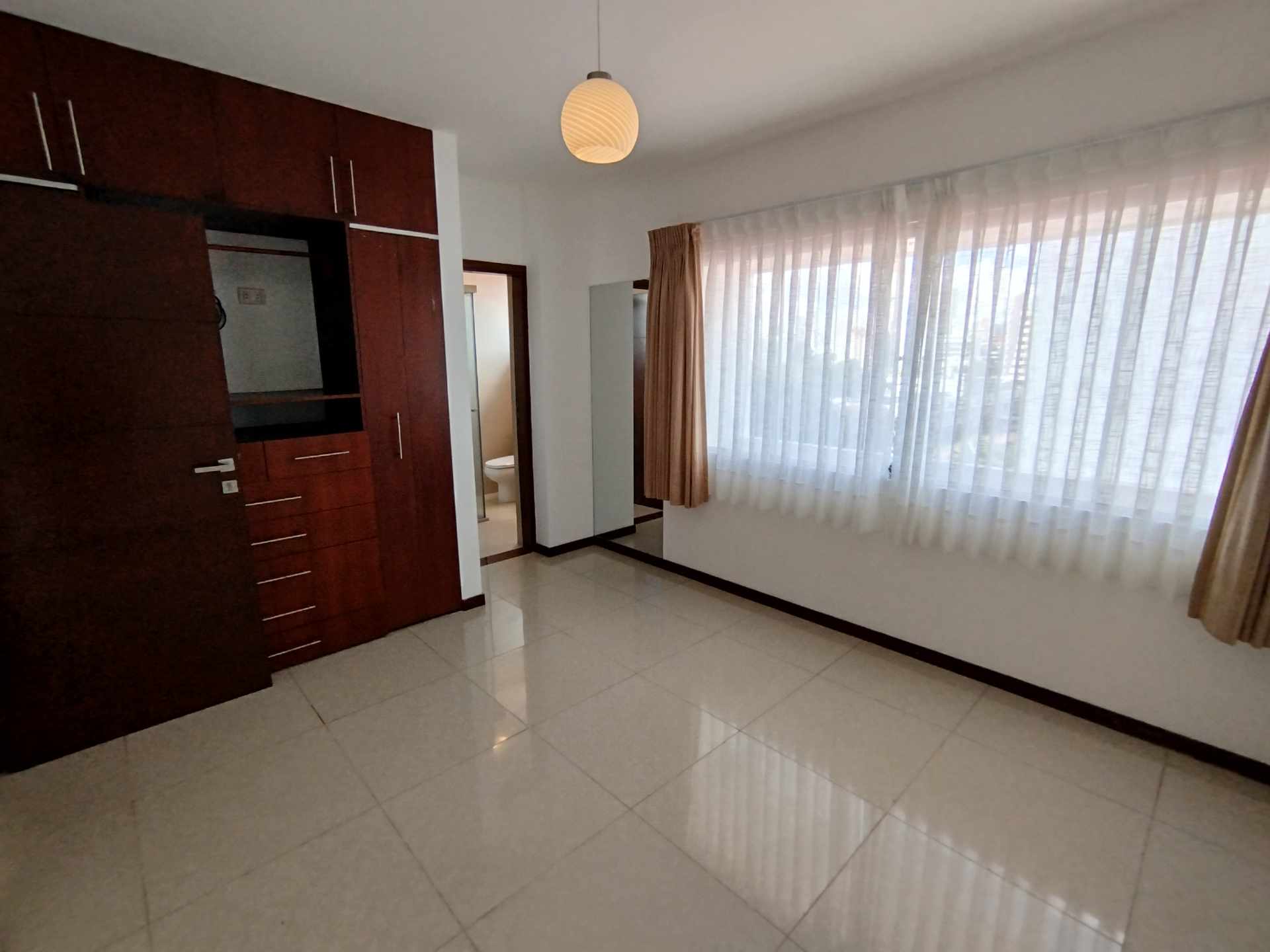 Departamento en Alquiler[CONDOMINIO FINOT| EQUIPETROL] ALQUILER AMPLIO DEPARTAMENTO 2 SUITES SIN MUEBLES CON BALCON PET FFRIENDLY Foto 7
