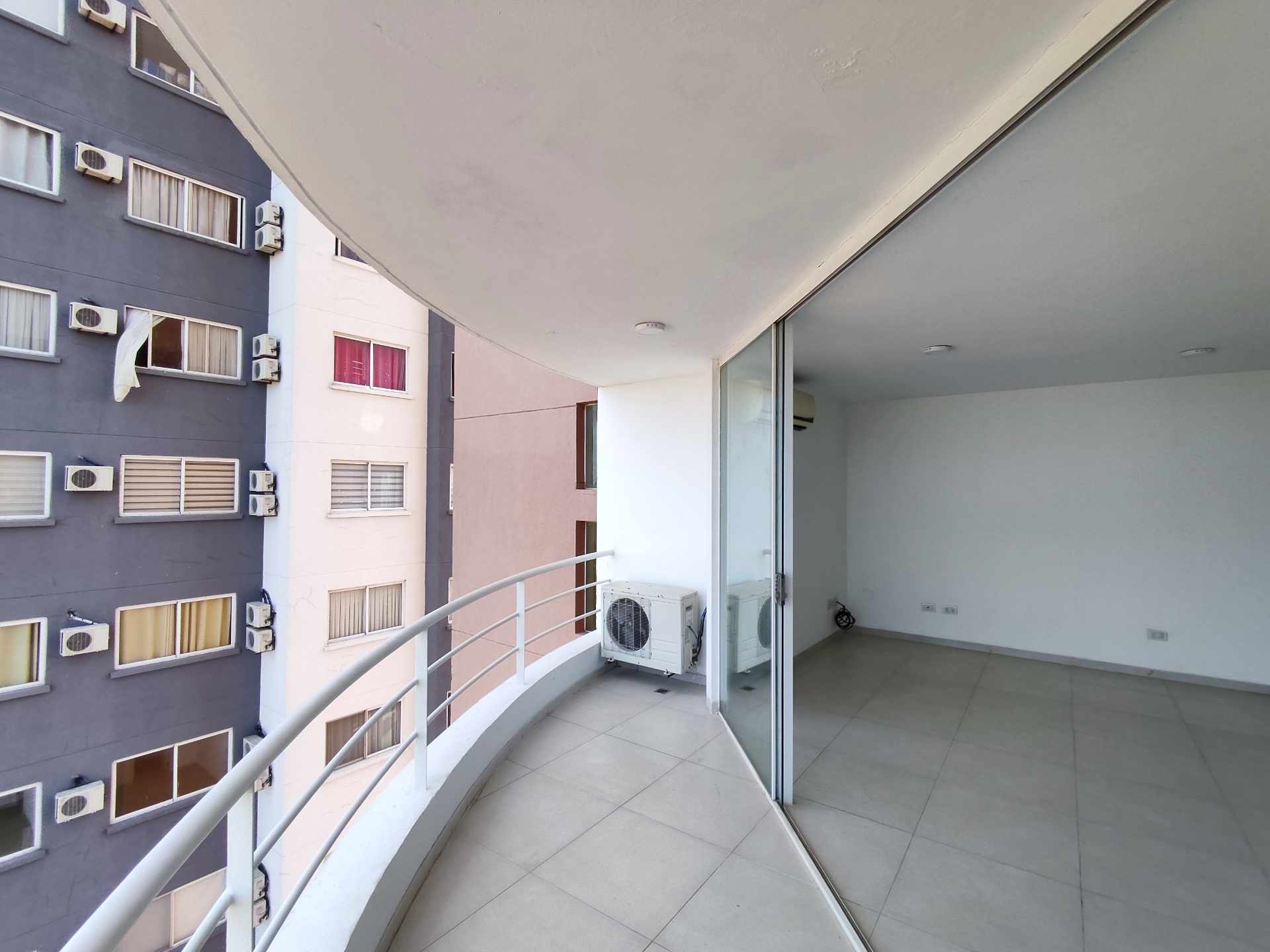 Departamento Torres Geranios, entre 1er y 2do anillo Foto 2