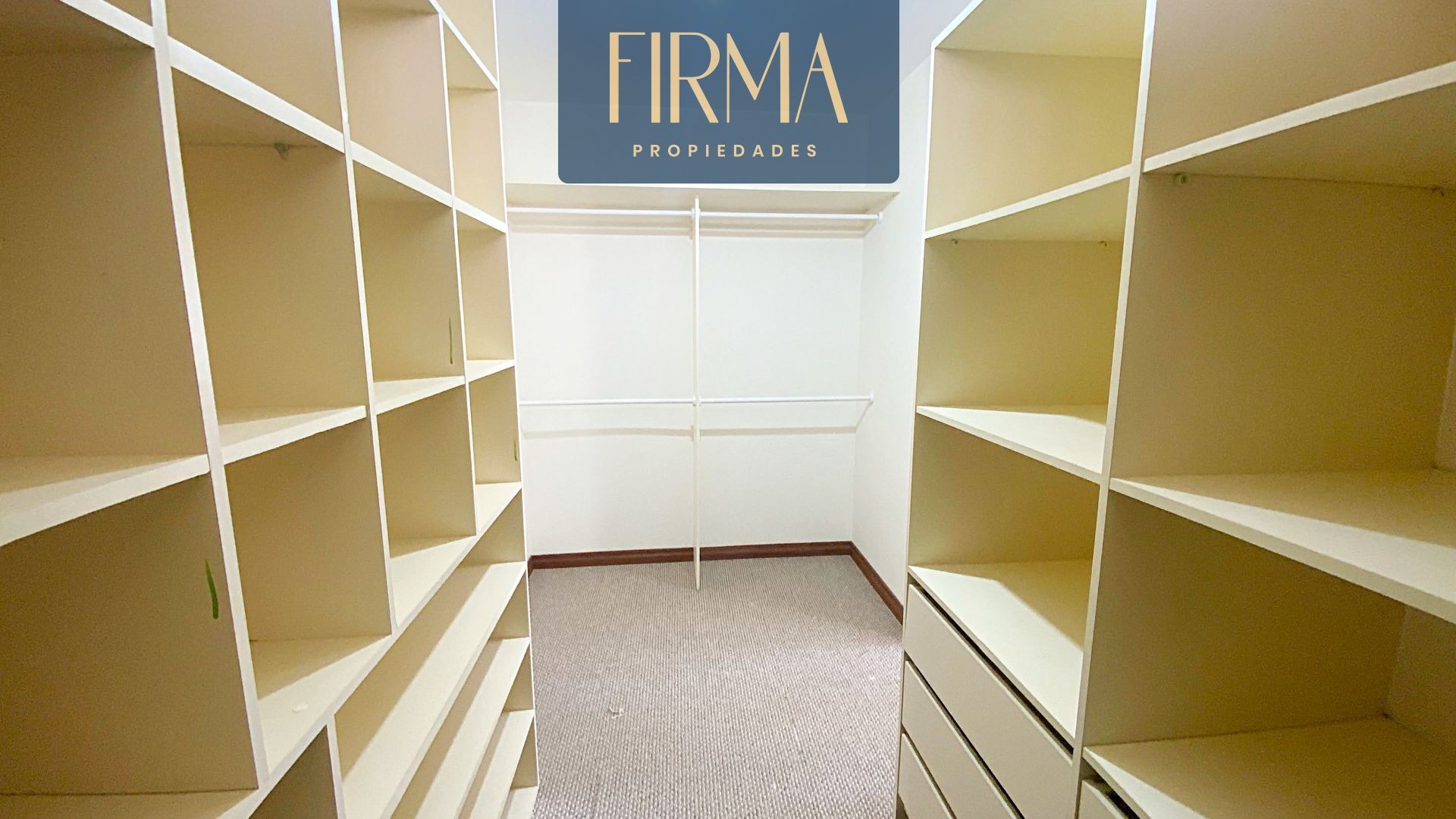 Casa en VentaLas Lomas de Achumani  3 dormitorios 3 baños 2 parqueos Foto 6