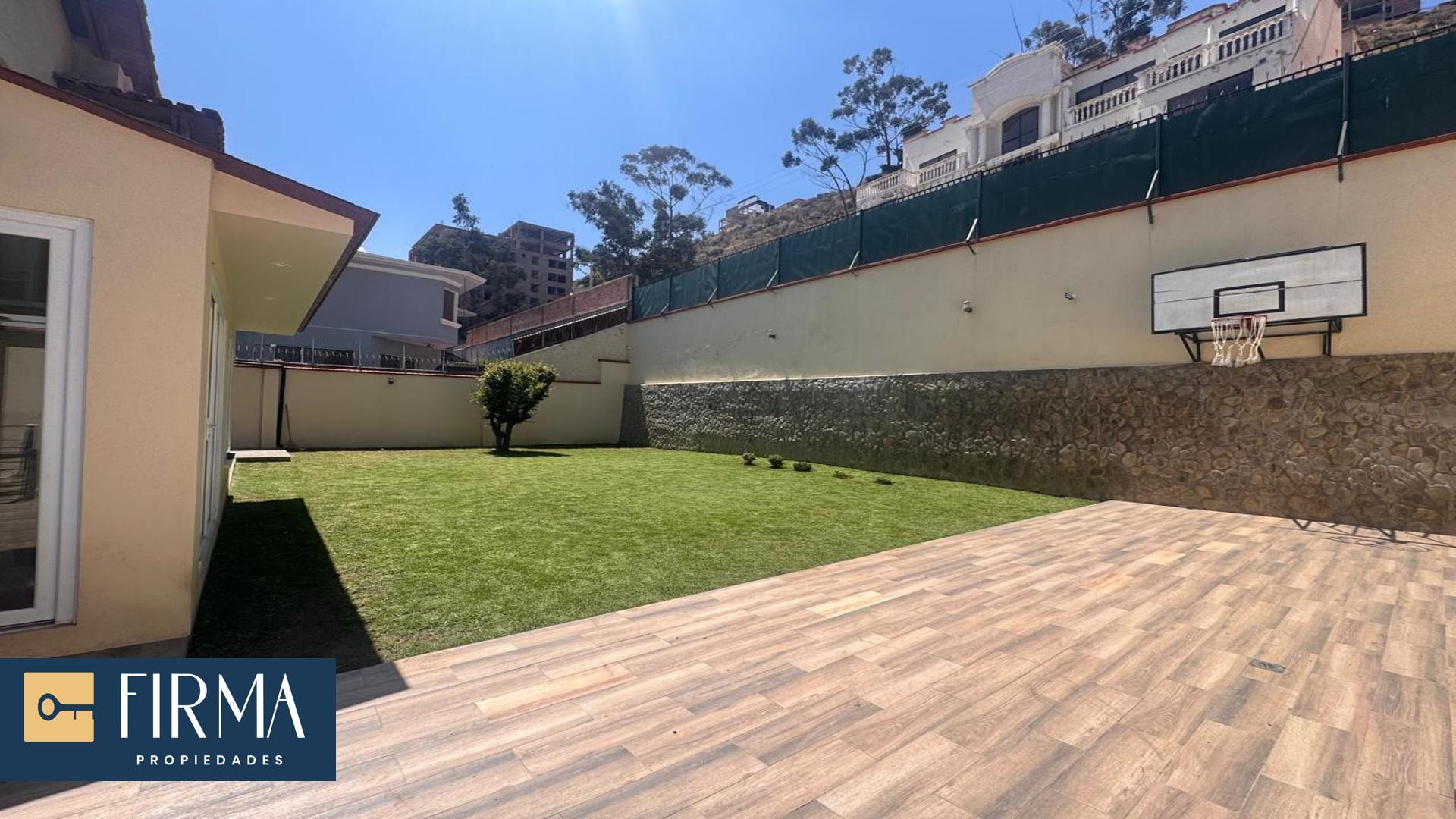 Casa en AlquilerCASA EN ALQUILER CON GARZONIER INDEPENDIENTE, IRPAVI BAJO 4 dormitorios 6 baños 3 parqueos Foto 2