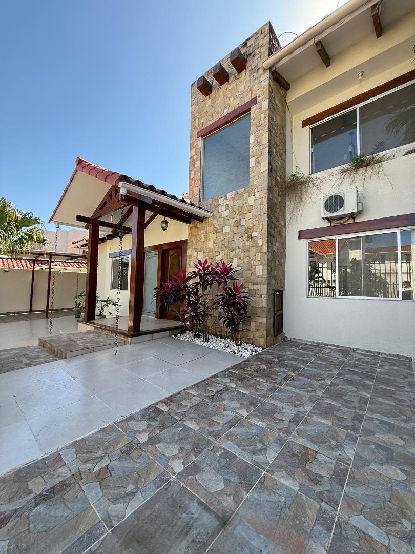 Casa en Urubó en Santa Cruz de la Sierra 4 dormitorios 3 baños 3 parqueos Foto 18