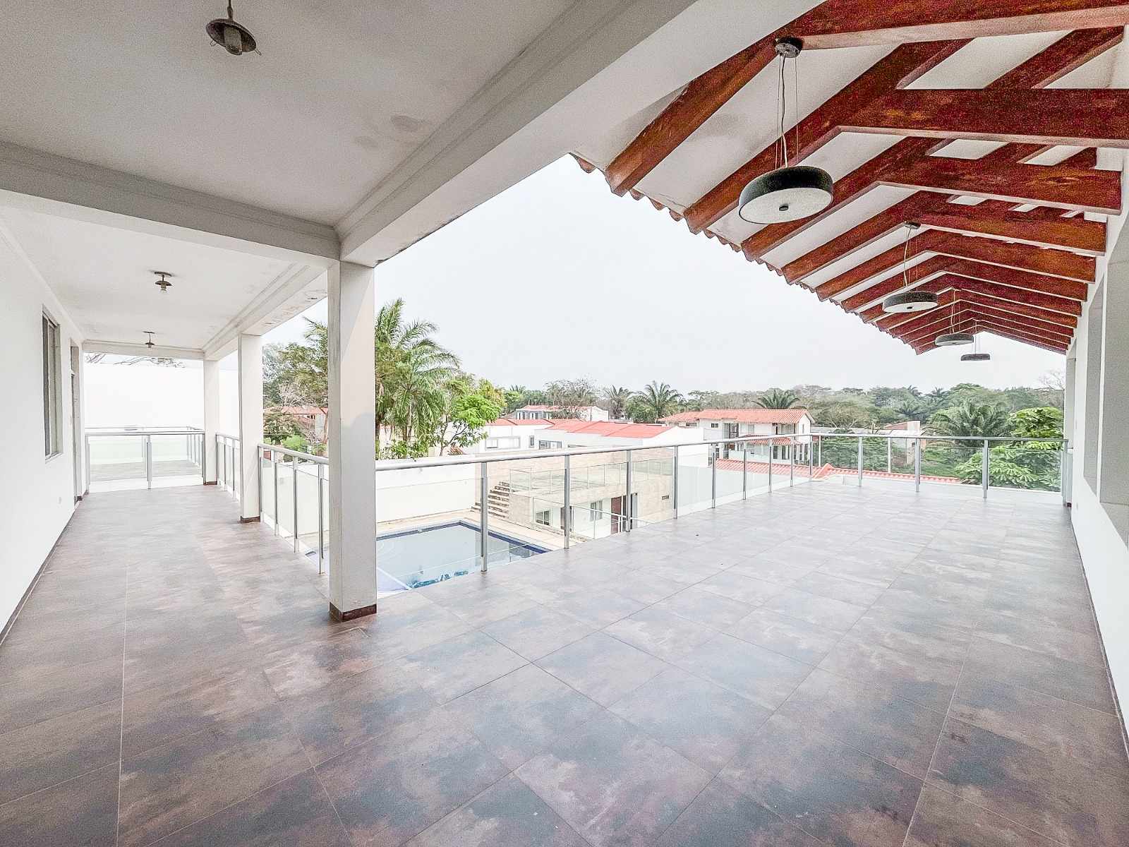 Casa en VentaHERMOSA CASA EN VILLA BONITA, CON UNA ESPECTACULAR PISCINA Y TODO LO QUE SOÑAS PARA TU FAMILIA 

 5 dormitorios 6 baños 3 parqueos Foto 13