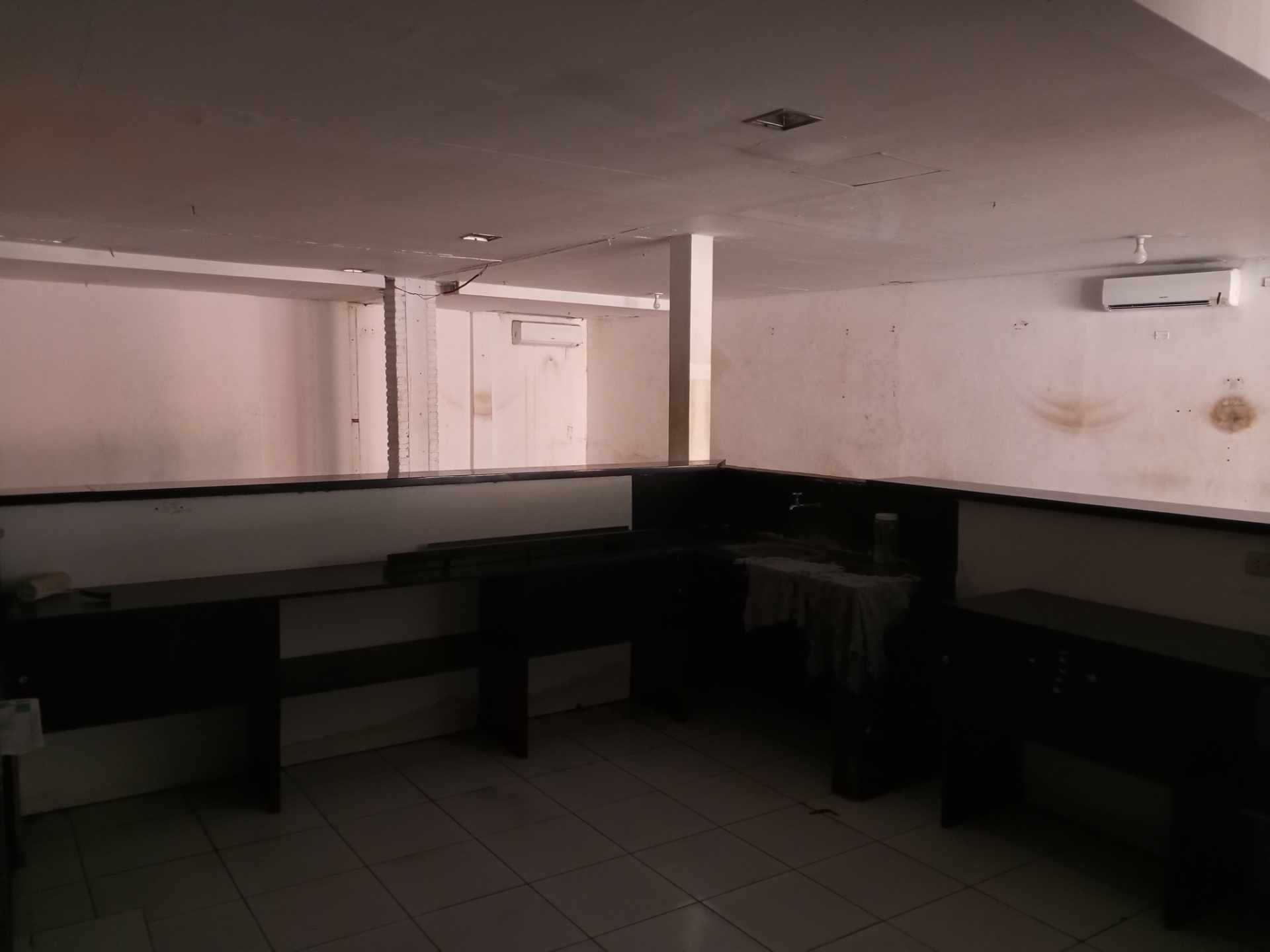 Local comercial en Entre 1er y 2do anillo Norte en Santa Cruz de la Sierra  2 baños  Foto 8