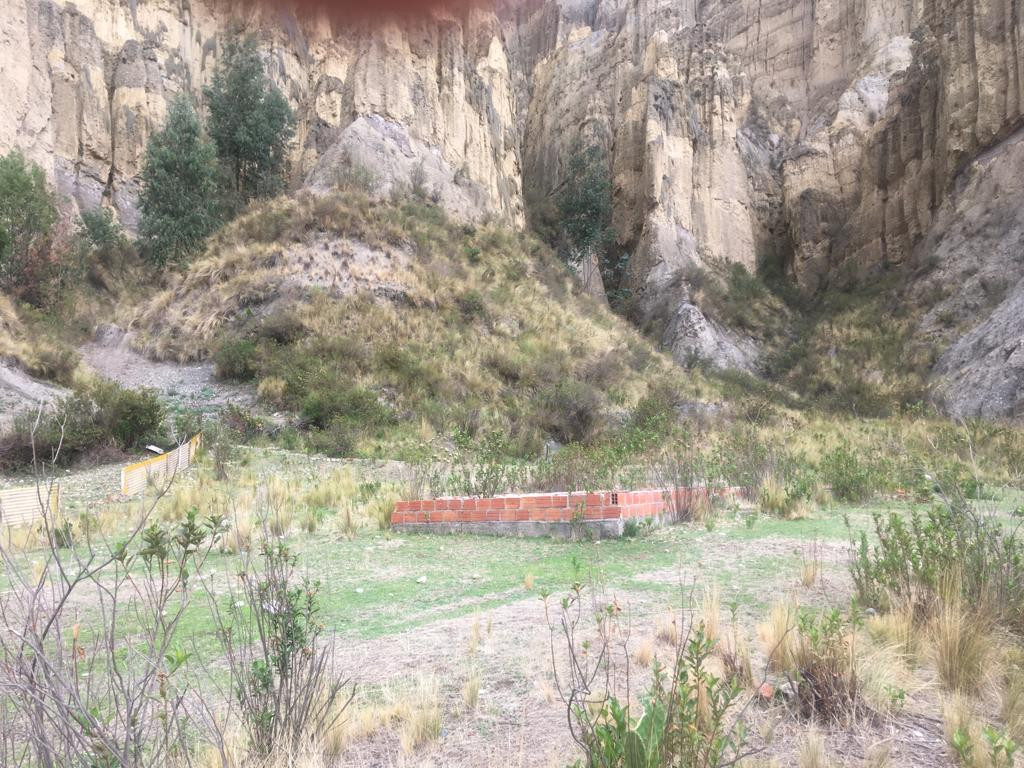 Terreno en VentaACHUMANI, a 1 cuadra de Jardines del Sur Foto 1