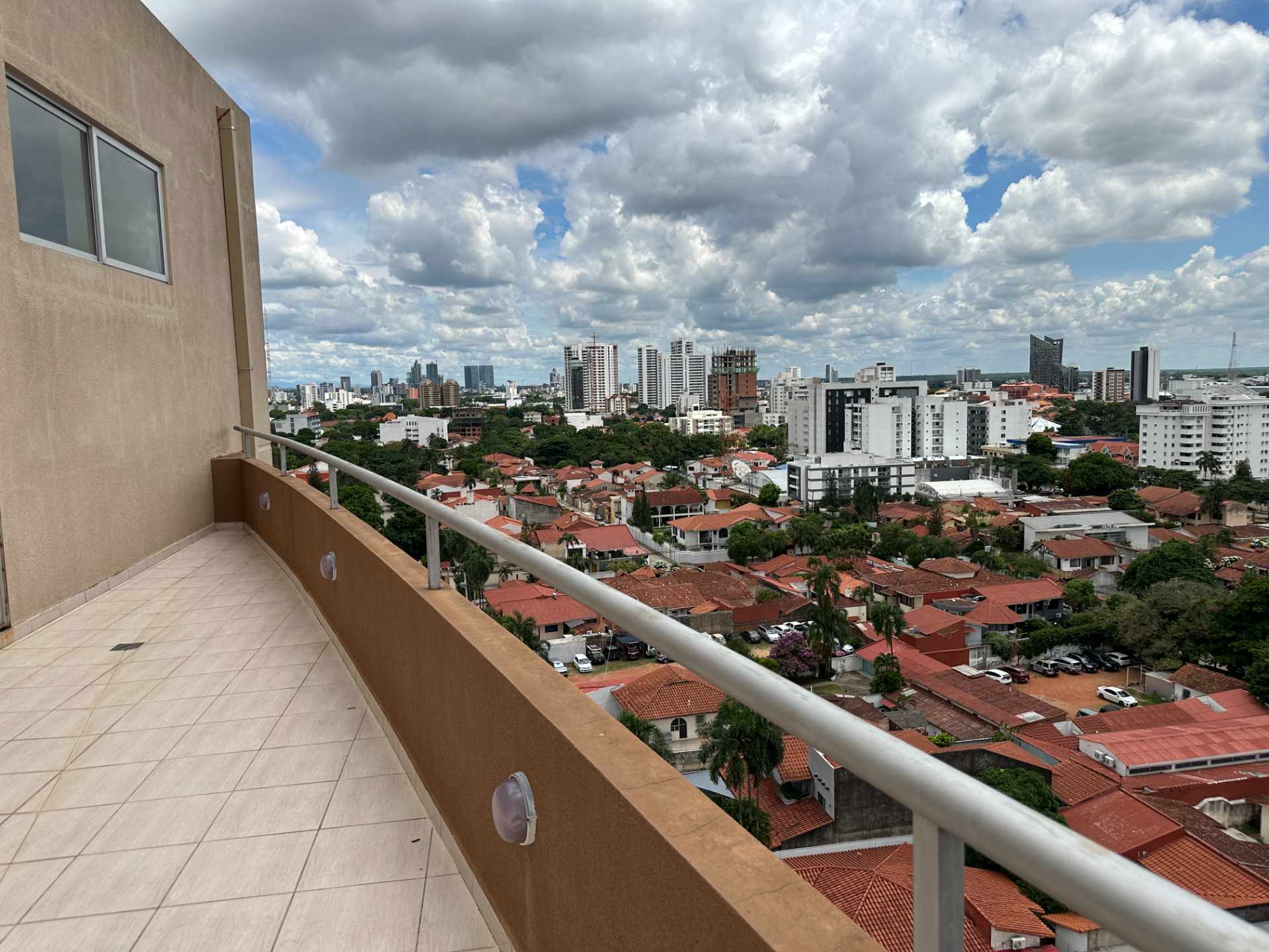Departamento Torre Marfil piso 1. Av. Alemana entre 2do y 3er Anillo Foto 4