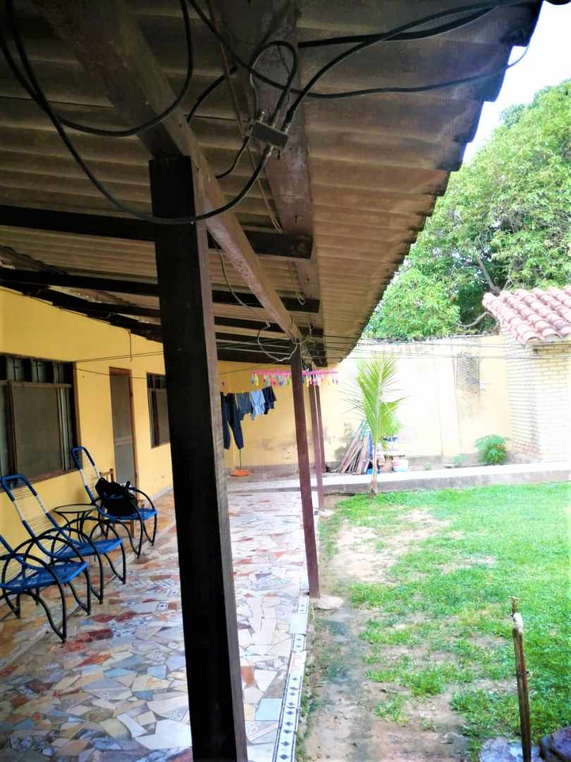 Casa en Entre 5to y 6to anillo Este en Santa Cruz de la Sierra 6 dormitorios 2 baños 4 parqueos Foto 8