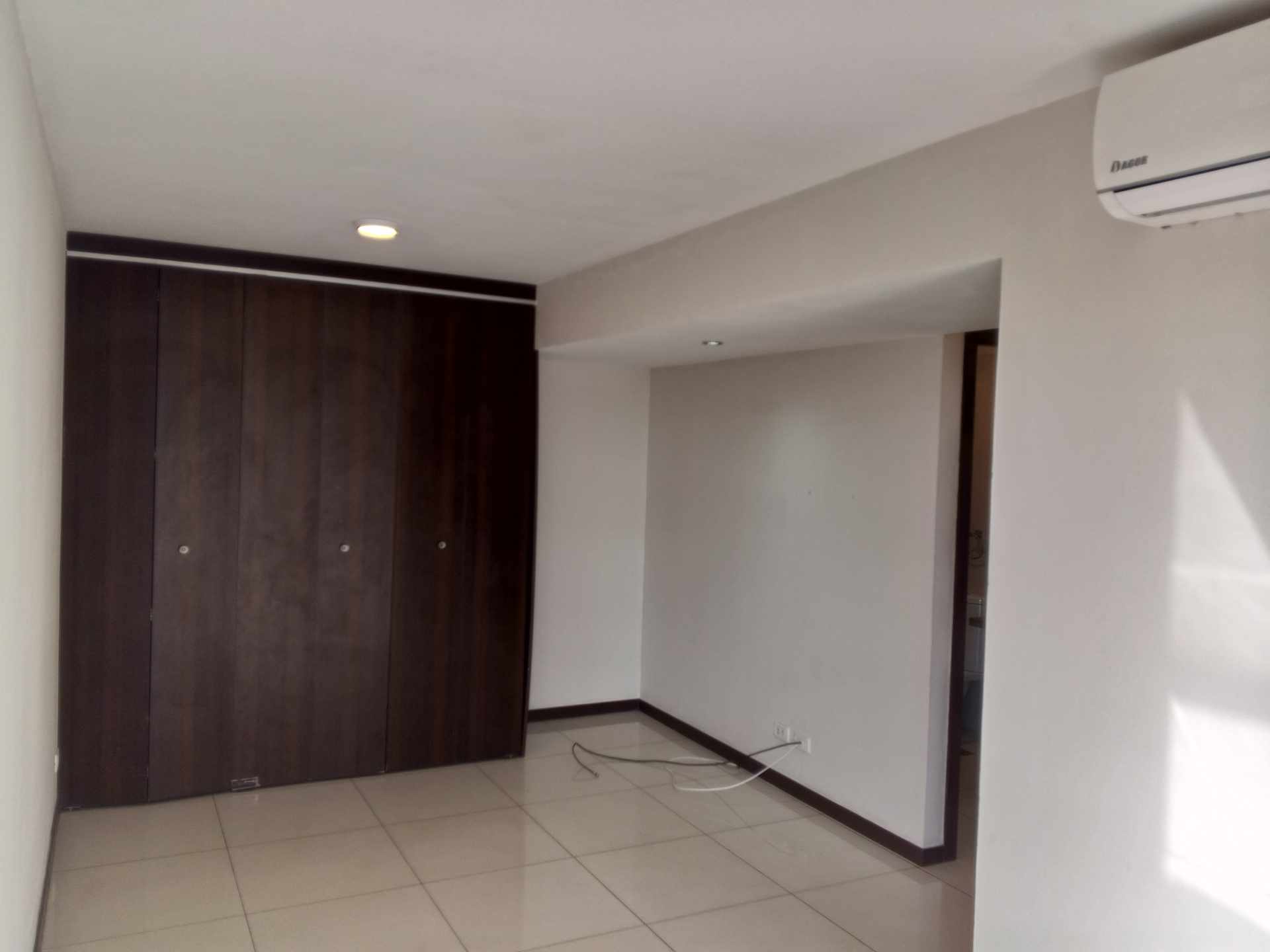 Departamento [CONDOMINIO CURUPAÚ PARAGUÁ| SOBRE AV. PARAGUÁ, A 3 CUADRAS DEL 2DO. ANILLO] DEPARTAMENTO EN VENTA DE 3 DORMITORIOS CON PARQUEO TECHADO Foto 9