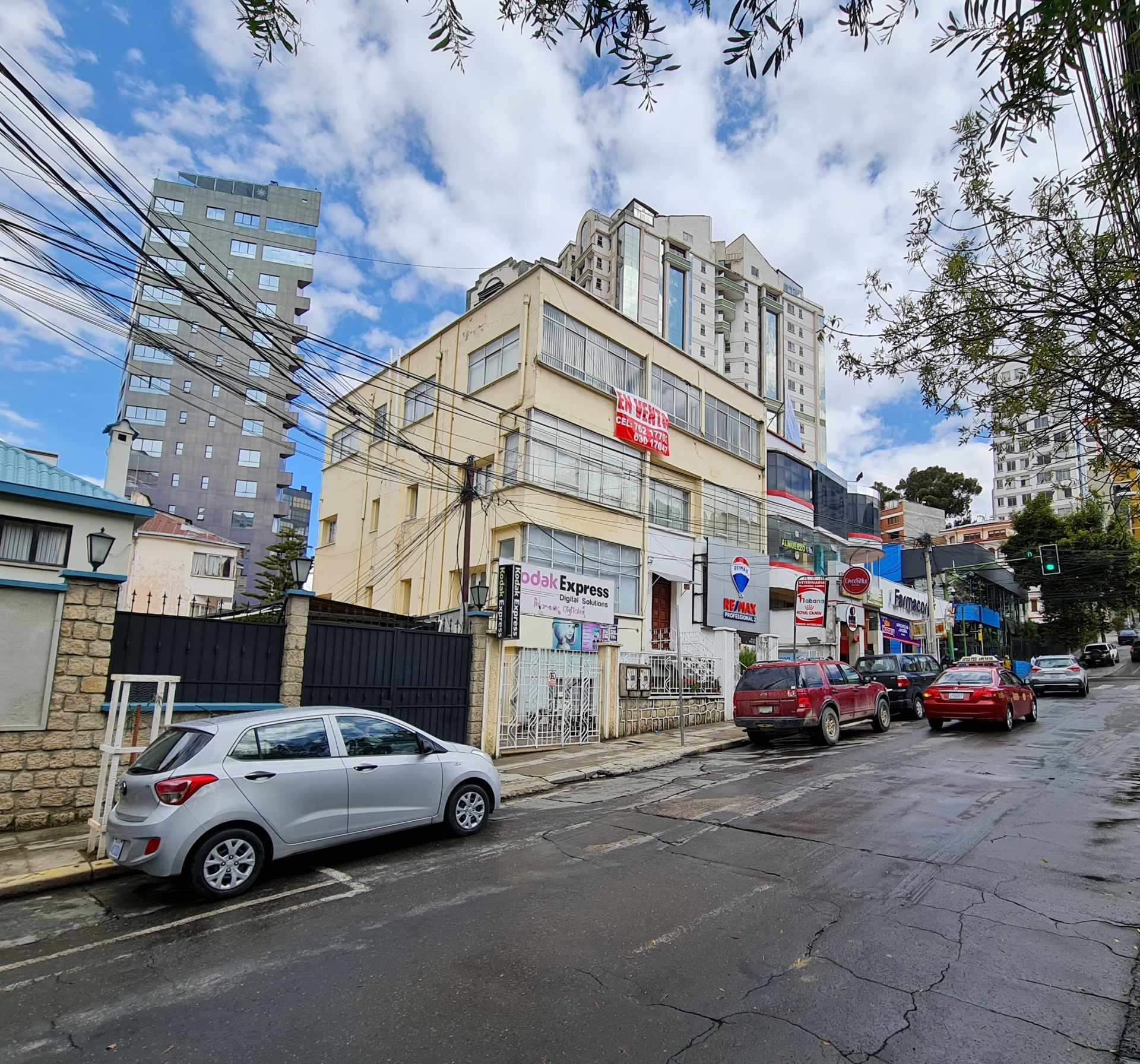 Casa en VentaPedro Salazar, frente a plaza Abaroa 10 dormitorios 10 baños 3 parqueos Foto 1