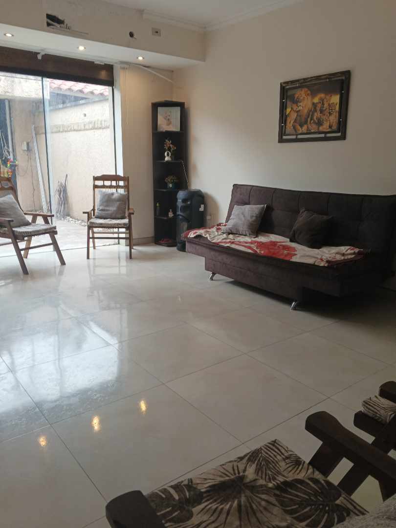 Casa en Entre 4to y 5to anillo Oeste en Santa Cruz de la Sierra 4 dormitorios 4 baños 2 parqueos Foto 10