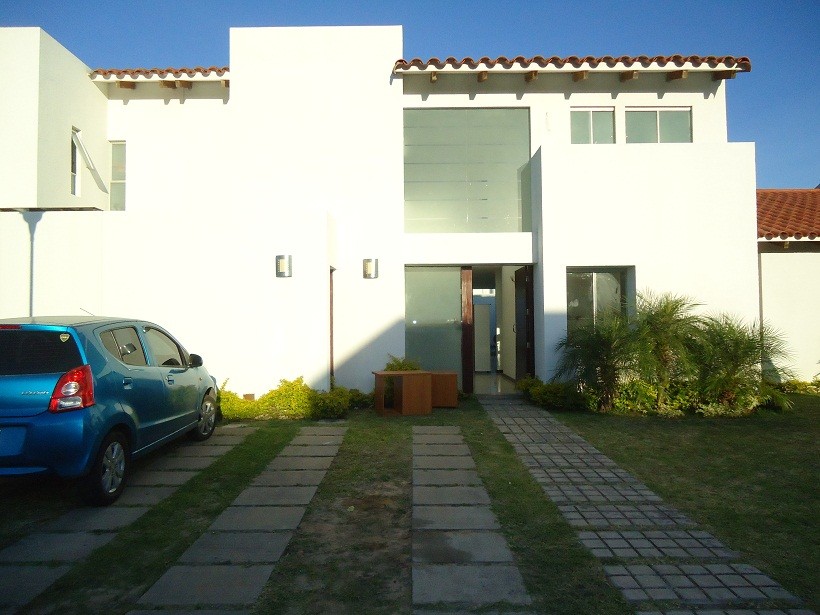 Casa en Entre 3er y 4to anillo Norte en Santa Cruz de la Sierra 3 dormitorios 4 baños 2 parqueos Foto 10