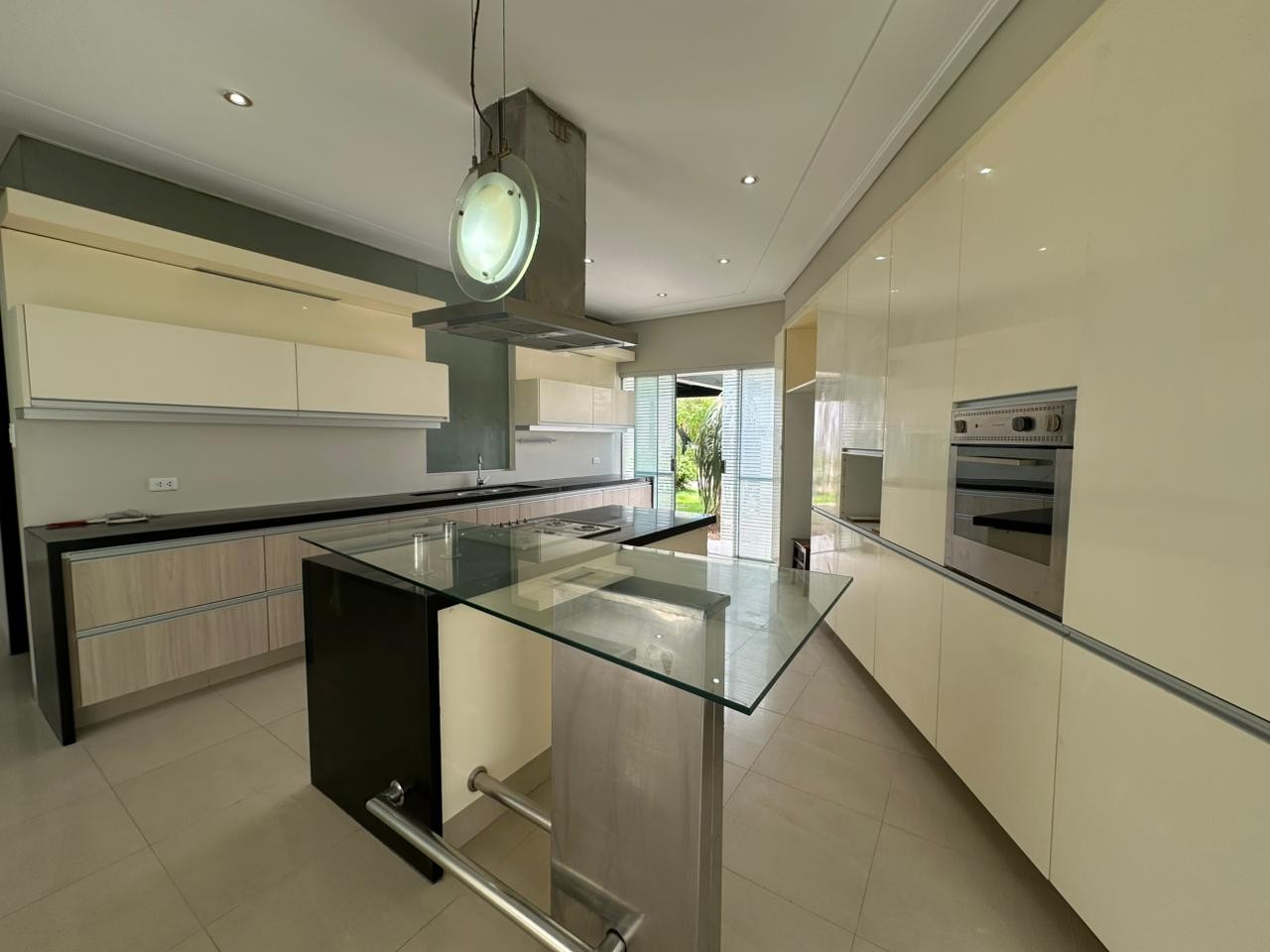 Casa en Entre 4to y 5to anillo Norte en Santa Cruz de la Sierra 5 dormitorios 6 baños 2 parqueos Foto 10