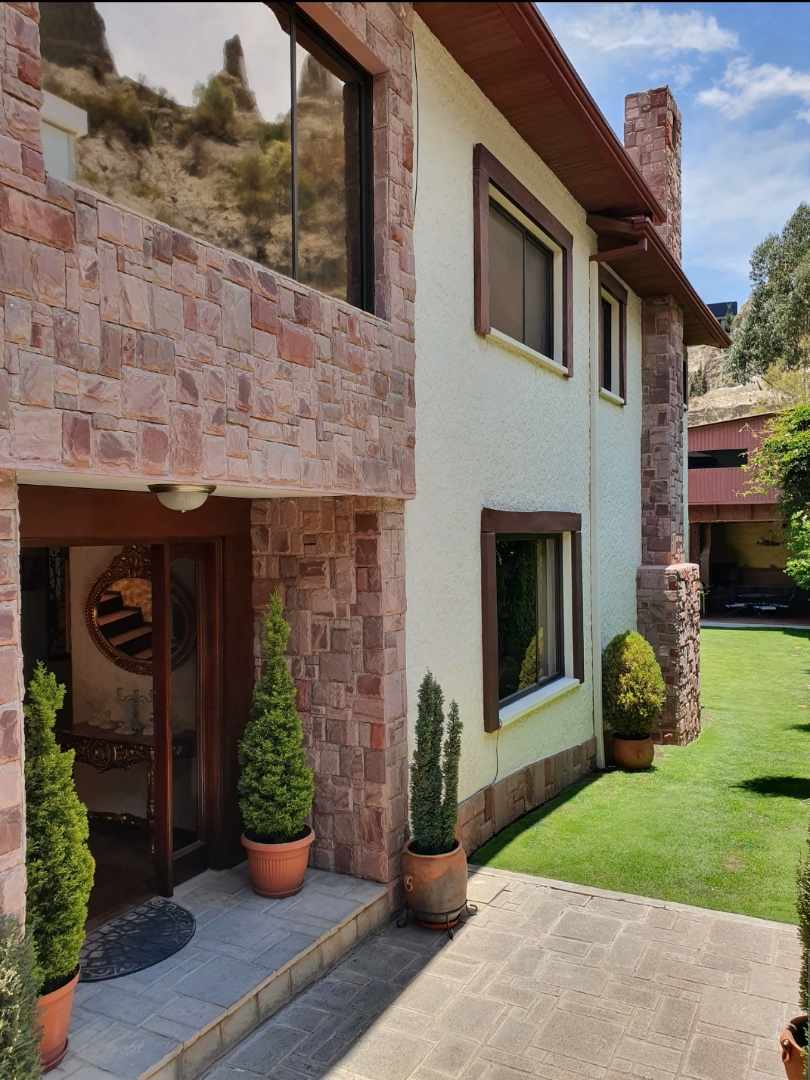 Casa en VentaAchumani 4 dormitorios 6 baños 2 parqueos Foto 3