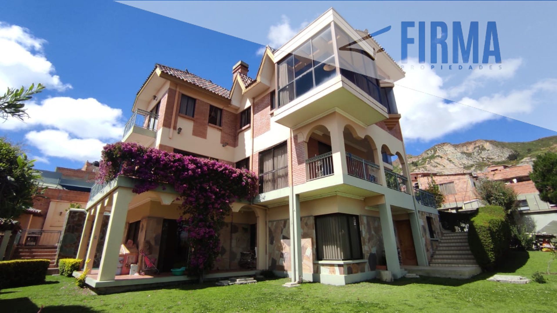 Casa Alquila esta amplia y soleada casa en Alto Calacoto, con hermosa vista de la zona sur y de la ciudad. Foto 1