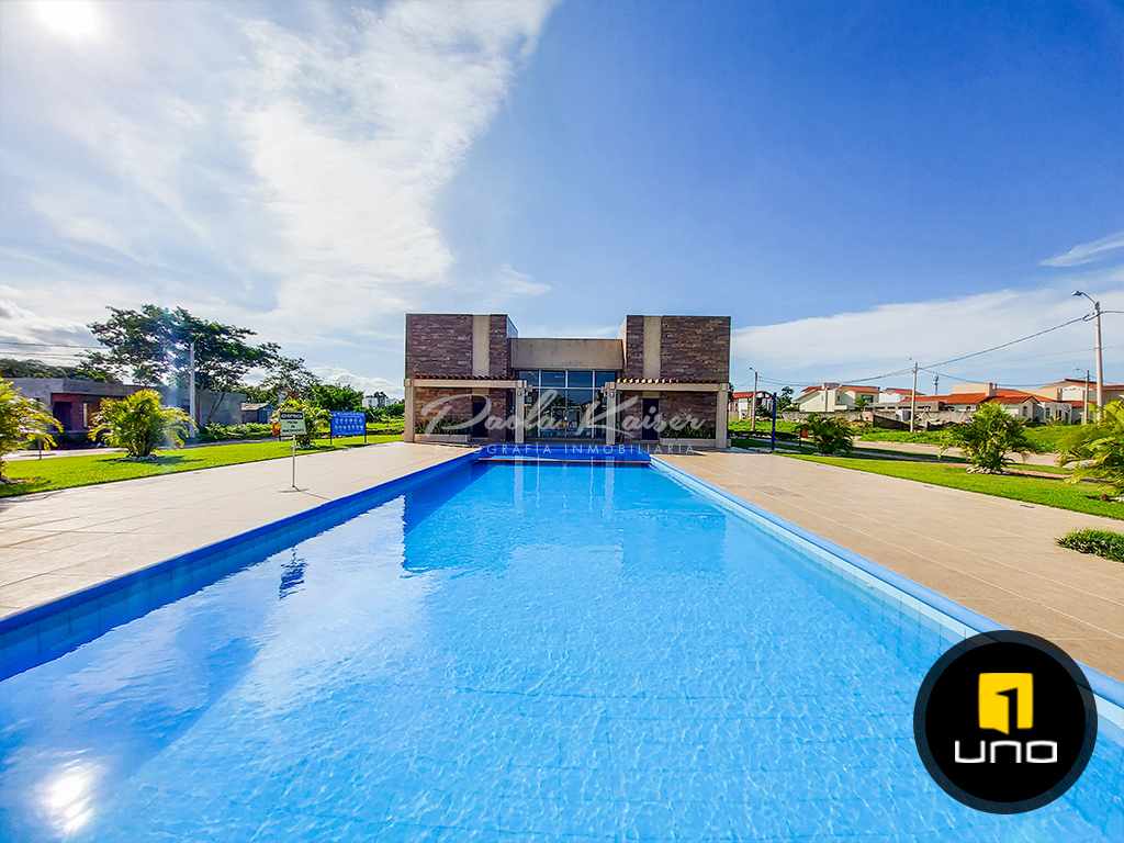 Casa en Urubó en Santa Cruz de la Sierra 3 dormitorios 4 baños 6 parqueos Foto 3