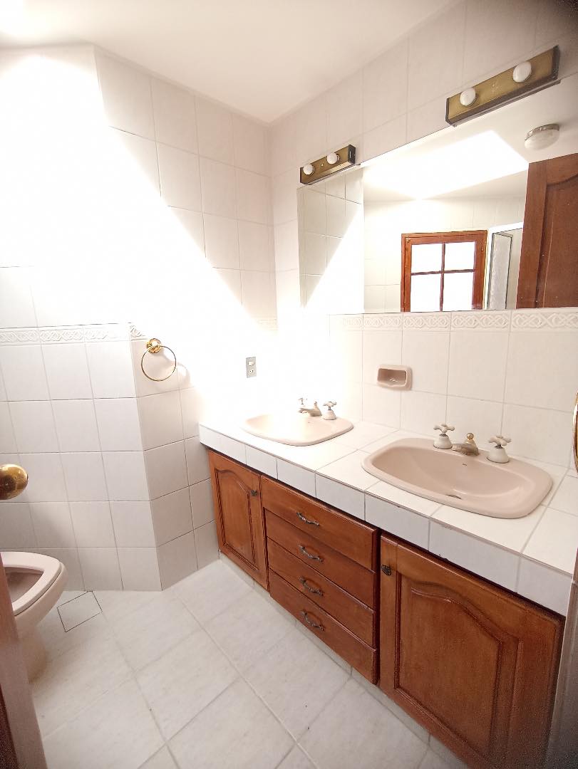 Casa en AlquilerACHUMANI  4 dormitorios 7 baños 2 parqueos Foto 23