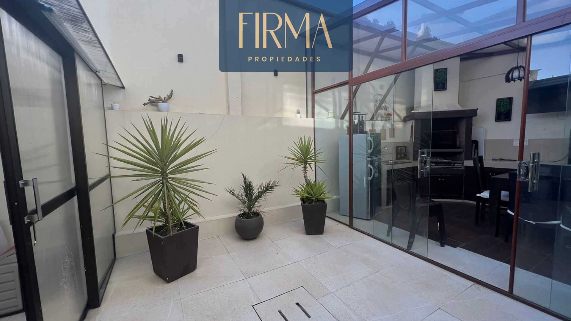 Casa en VentaCOMPRA ESTA CASA EN MALLASILLA 4 dormitorios 6 baños 2 parqueos Foto 4