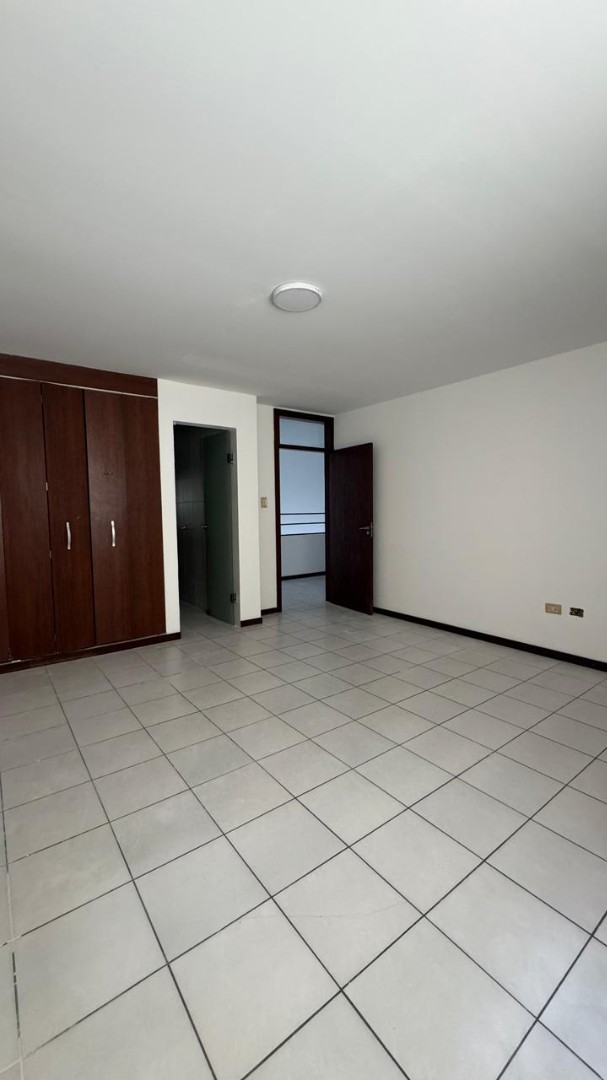 En Alquiler a $us 700 Foto 8