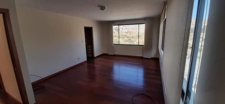 Casa Lomas de Achumani en condominio cerrado Foto 13