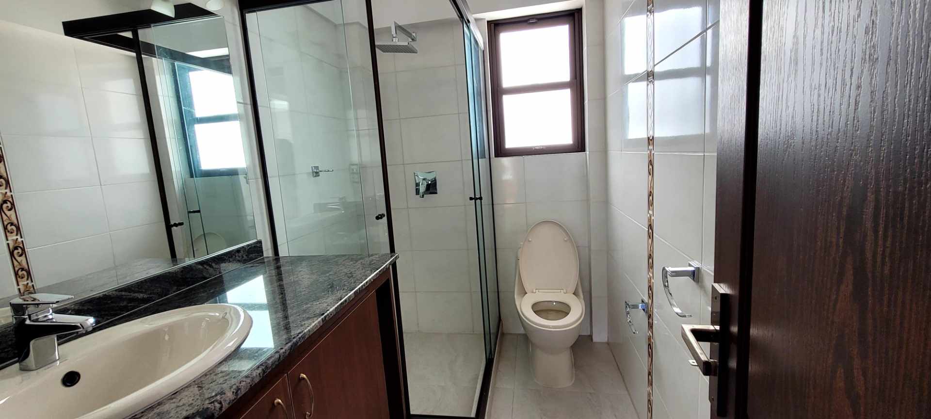 Casa en Alquiler
Hermosa y moderna casa en  alquiler en Achumani 3 dormitorios 4 baños 3 parqueos Foto 6