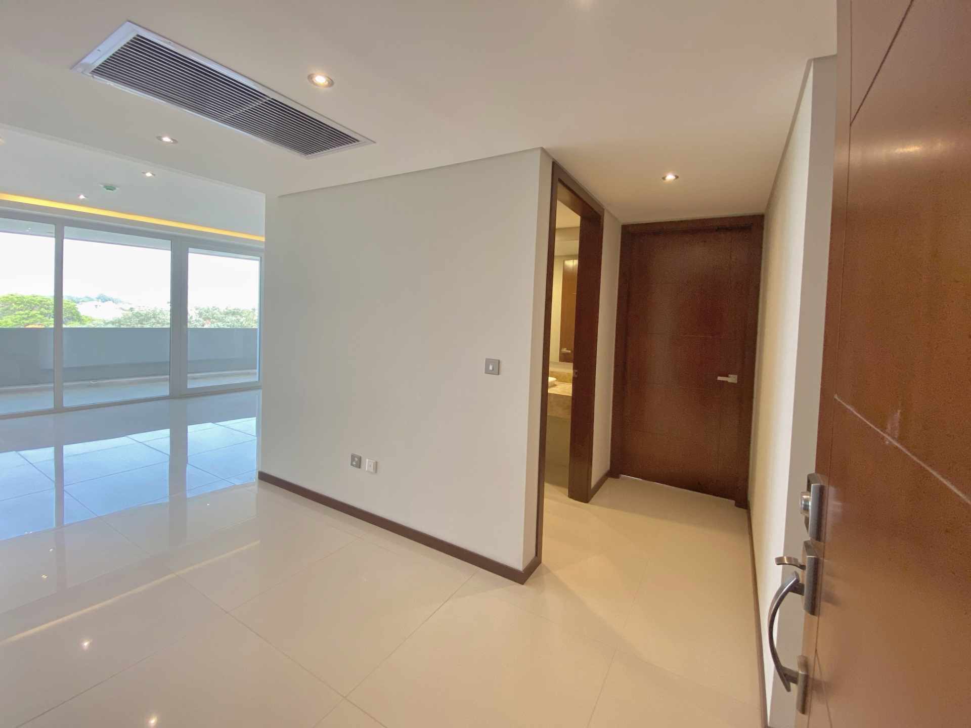 Departamento en Entre 2do y 3er anillo Oeste en Santa Cruz de la Sierra 3 dormitorios 3 baños 1 parqueos Foto 12