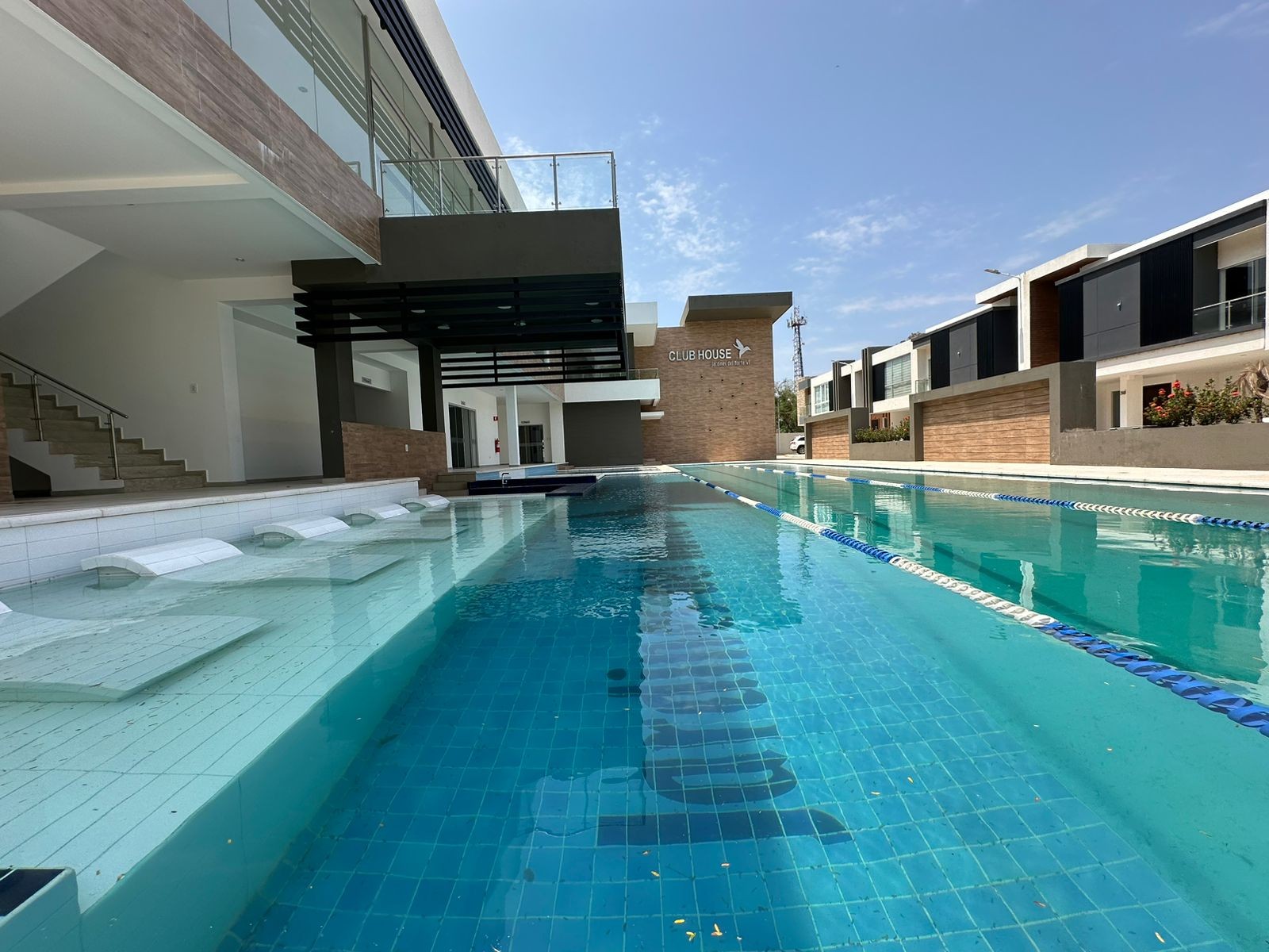 Casa en Entre 8vo y 9no anillo Norte en Santa Cruz de la Sierra 2 dormitorios 4 baños 2 parqueos Foto 1