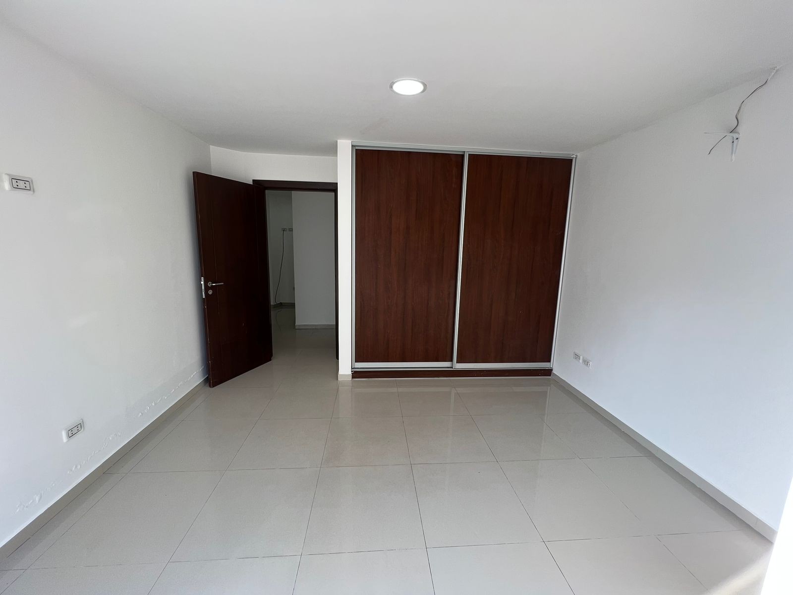 Departamento Zona central Calle tarija esquina Irla zona parque Urbano Foto 11