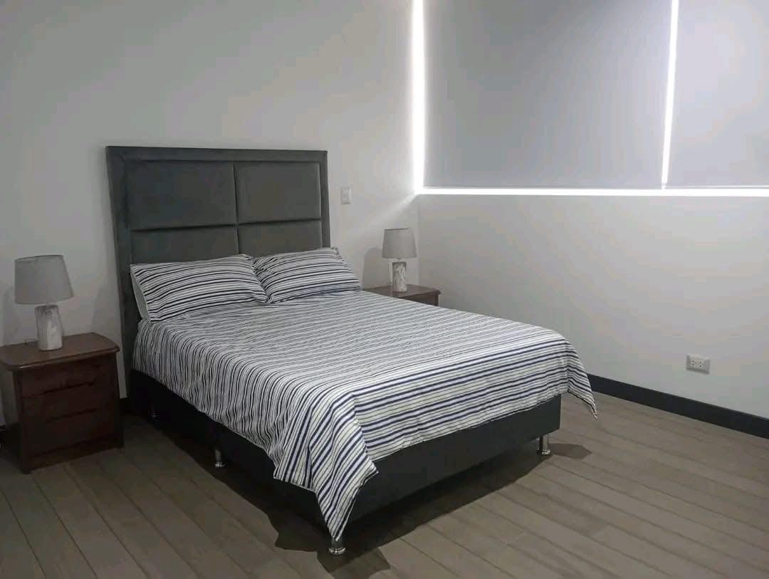Departamento en AlquilerHermoso departamento de Lujo  en Alquiler en Calacoto Foto 2
