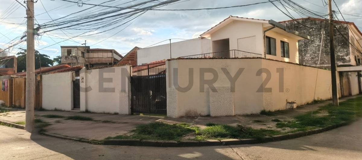 Casa en AlquilerCanal isuto, 3er y 4to anillo 3 dormitorios 3 baños 3 parqueos Foto 1